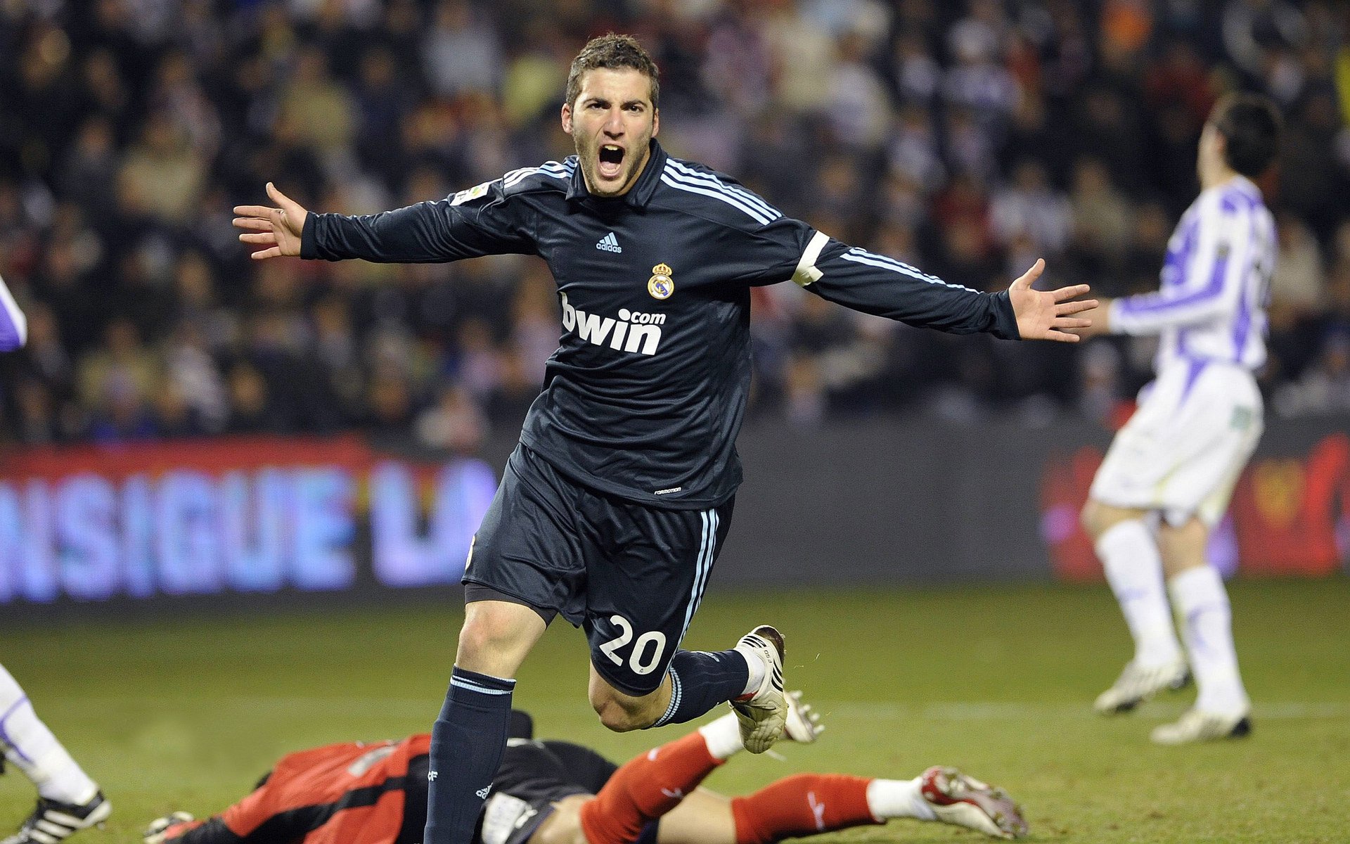 九游官网-主教练多里瓦尔·儒尼奥尔在美洲杯后面临重建压力，儒尼奥尔 里昂